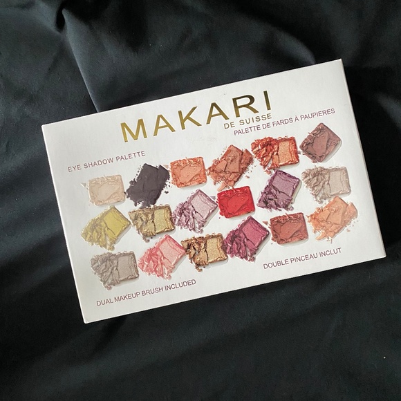 MAKARI EYE SHADOW PALETTE Plus Makeup bag Limited Edition NWT - Picture 5 of 14